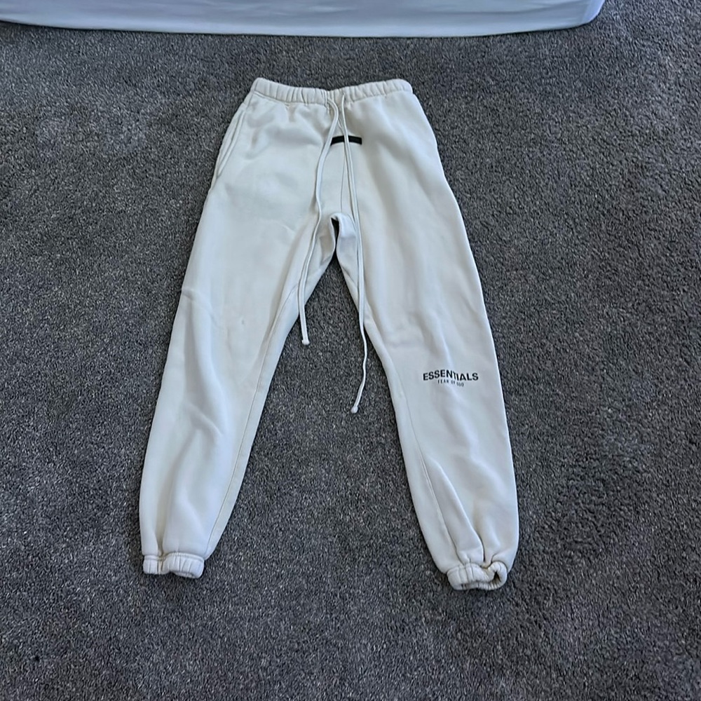 cream essentials sweatpants size Small